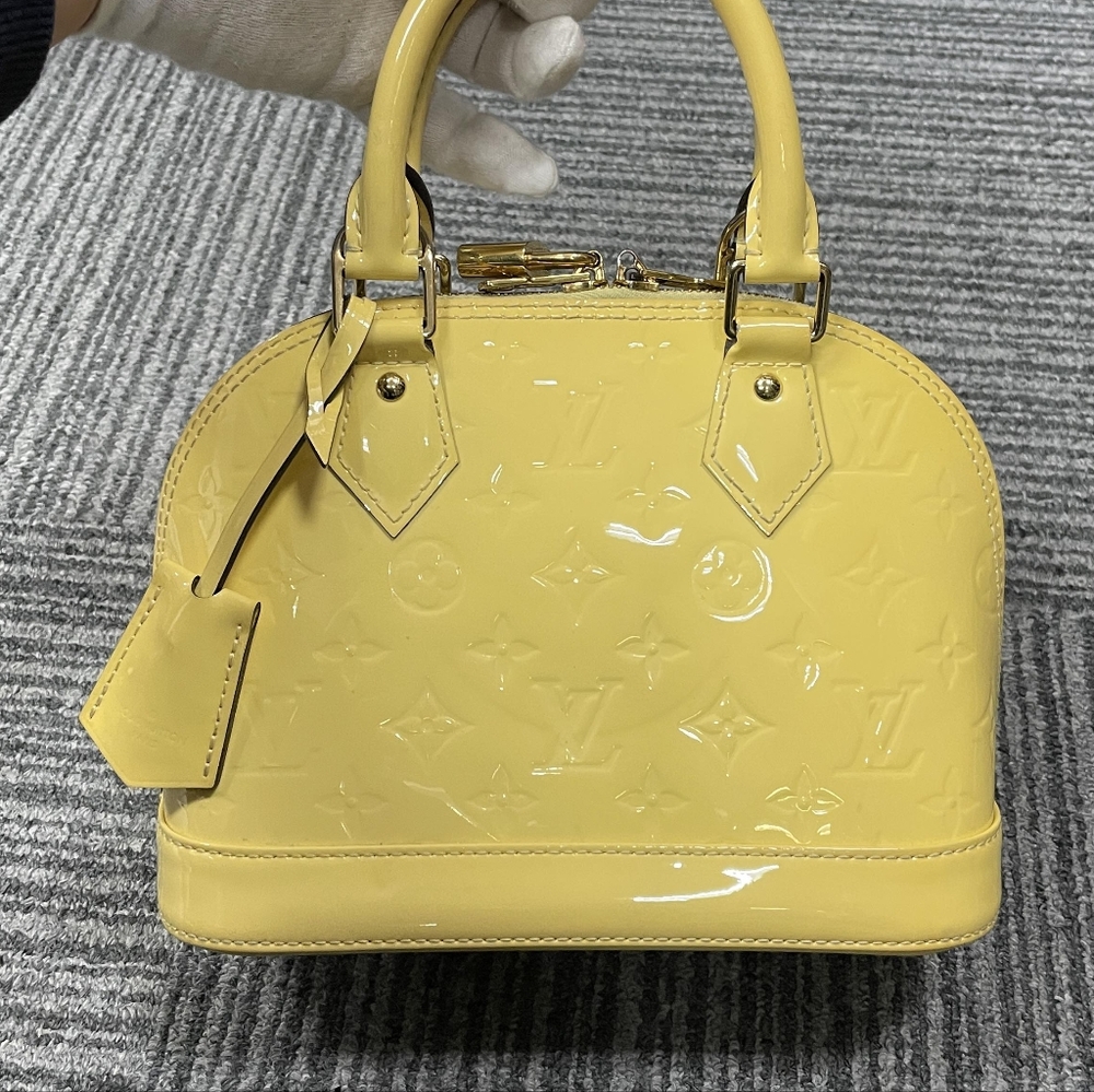 Louis Vuitton alma bb